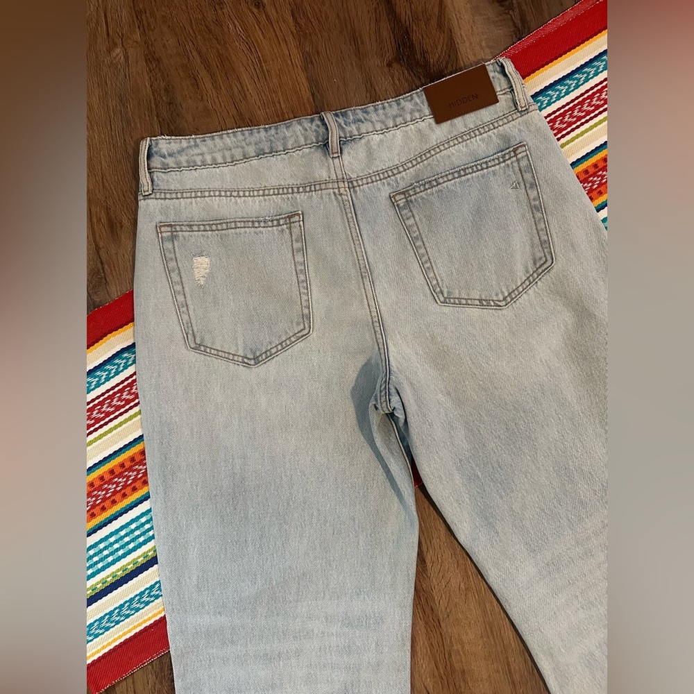 High Rise Light Blue Jeans - Picture 5 of 6